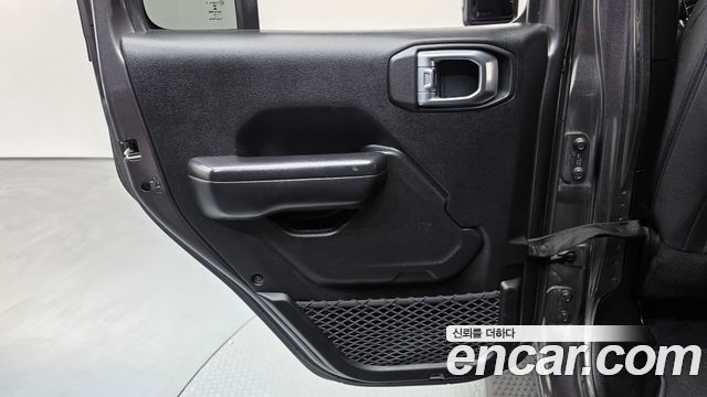 Jeep Wrangler 2018 — photo 15