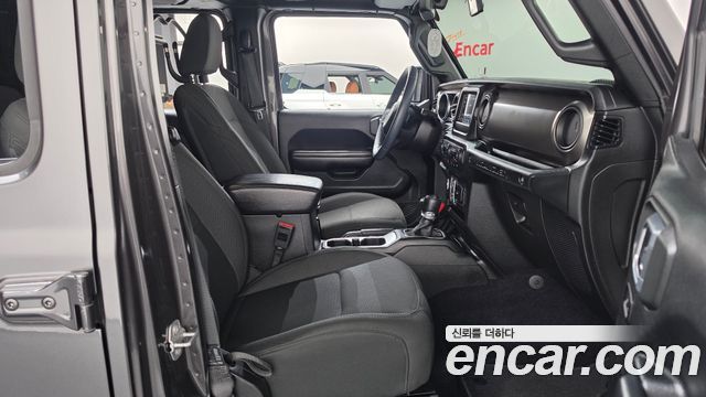 Jeep Wrangler 2018 — photo 16