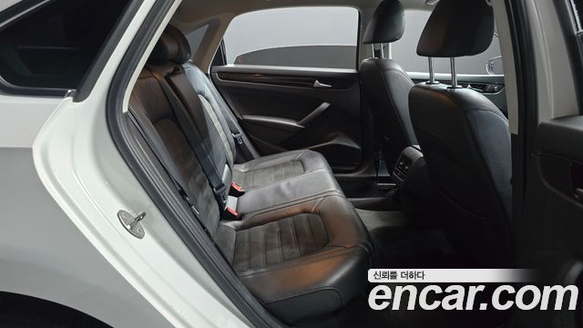 Volkswagen Passat 2014 — photo 11