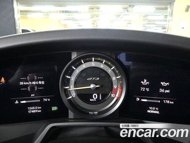 Porsche 911 2022 — photo 8