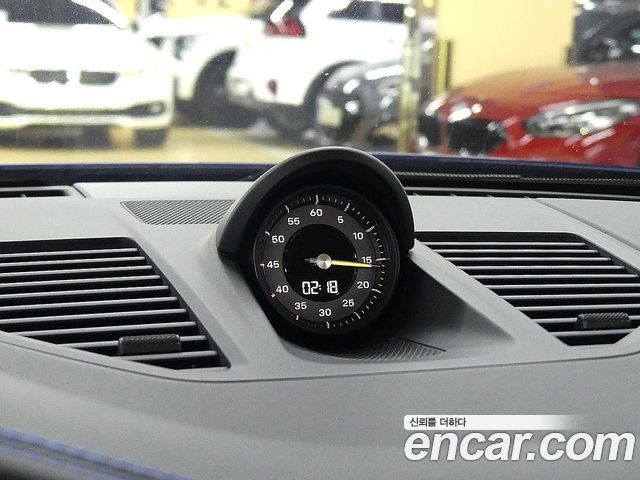 Porsche 911 2022 — photo 13