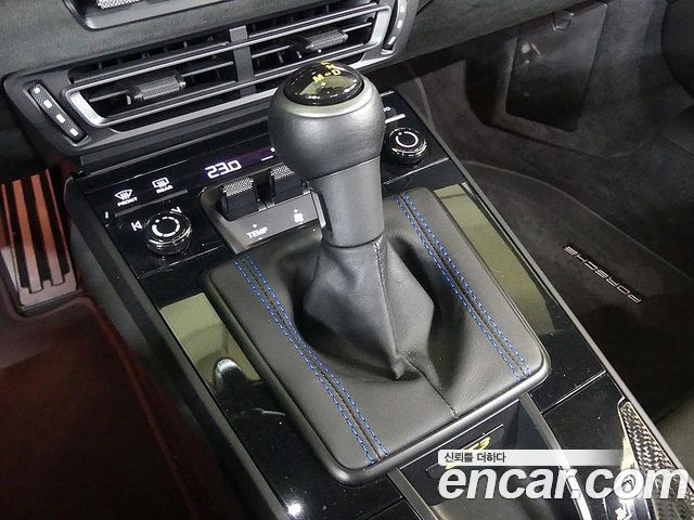 Porsche 911 2022 — photo 16