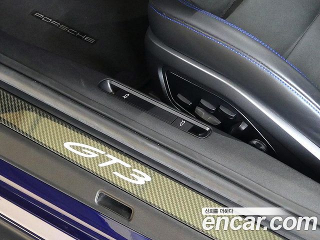 Porsche 911 2022 — photo 20