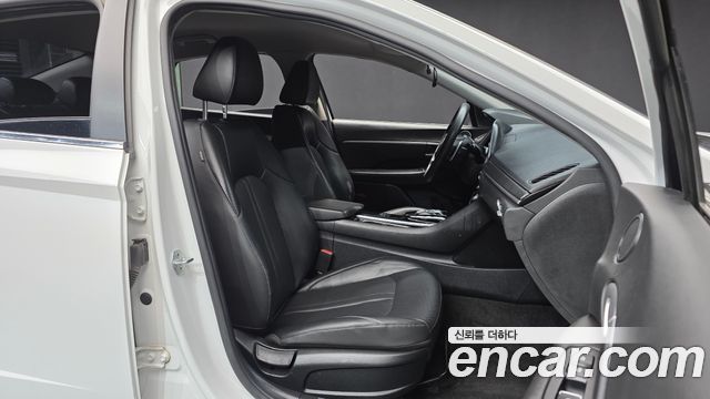 Hyundai Sonata 2022 — photo 11