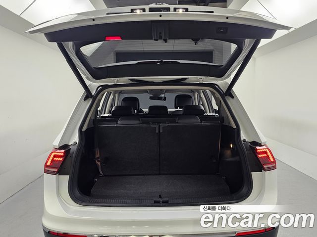 Volkswagen Tiguan 2020 — photo 19