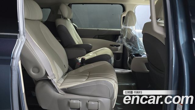 Kia Canival 2021 — photo 17