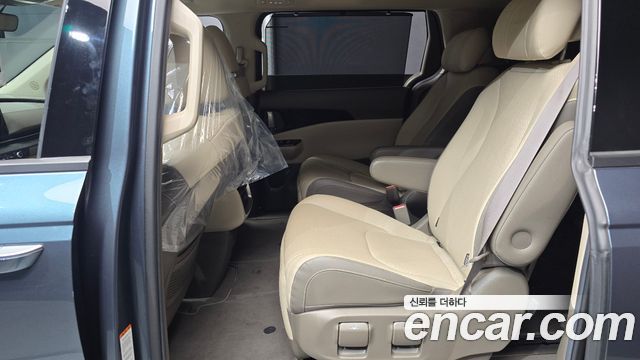 Kia Canival 2021 — photo 18