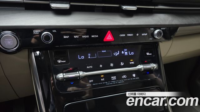 Kia Canival 2021 — photo 23