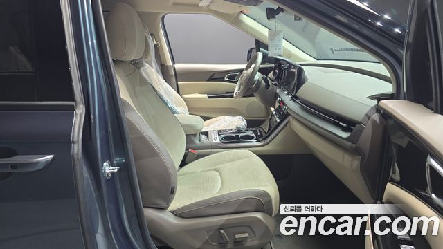 Kia Canival 2021 — photo 16
