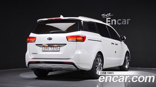 Kia Canival 2017 — photo 2