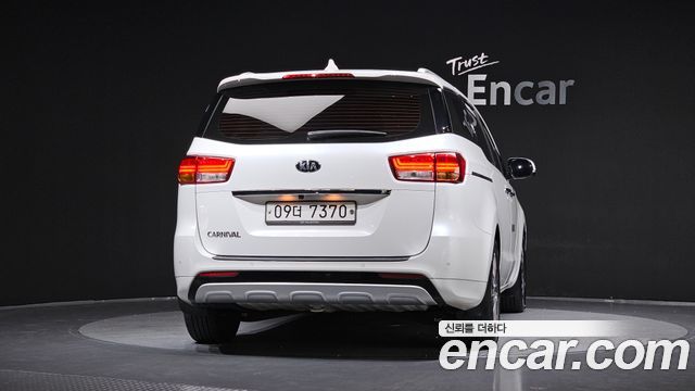 Kia Canival 2017 — photo 4