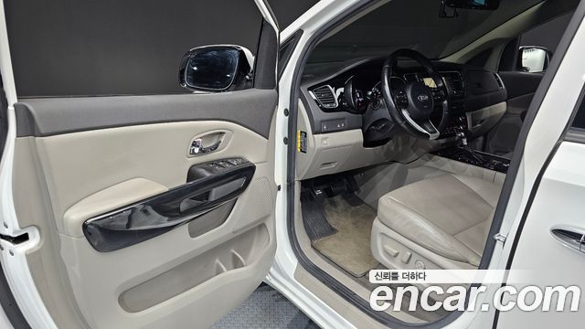 Kia Canival 2017 — photo 10