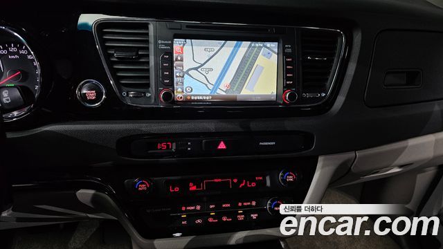 Kia Canival 2017 — photo 11