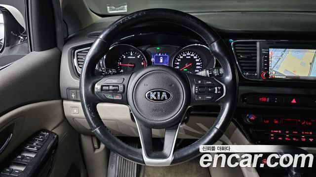 Kia Canival 2017 — photo 12