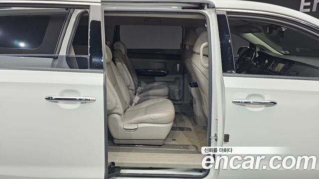 Kia Canival 2017 — photo 18
