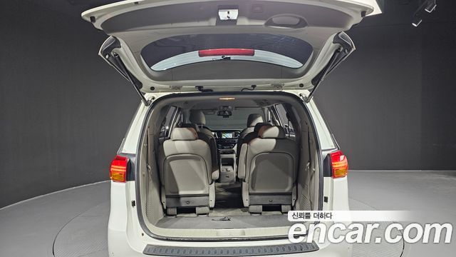 Kia Canival 2017 — photo 20