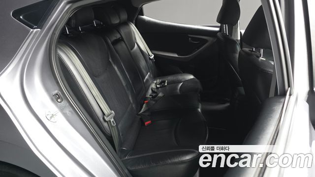 Hyundai AVANTE 2012 — photo 18