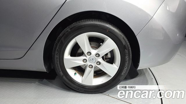 Hyundai AVANTE 2012 — photo 7