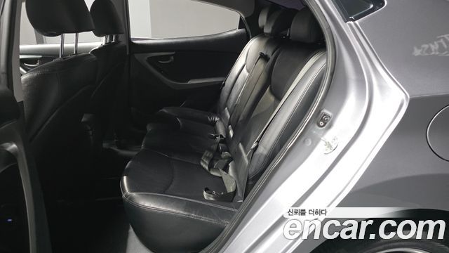 Hyundai AVANTE 2012 — photo 16