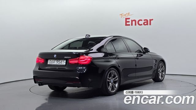 BMW 3-Series 2018 — photo 2
