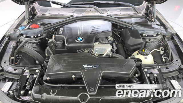 BMW 3-Series 2018 — photo 6
