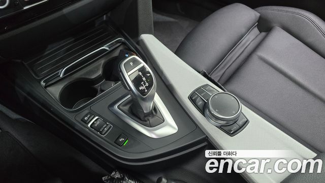 BMW 3-Series 2018 — photo 12
