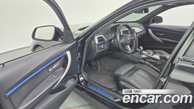 BMW 3-Series 2018 — photo 13