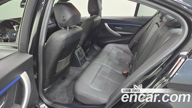 BMW 3-Series 2018 — photo 17