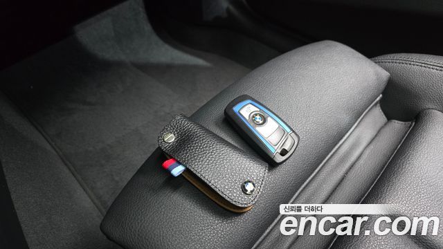 BMW 3-Series 2018 — photo 21