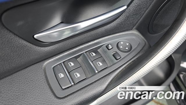 BMW 3-Series 2018 — photo 25