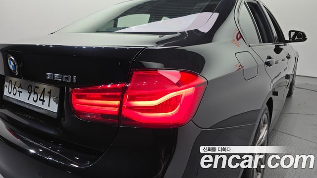 BMW 3-Series 2018 — photo 9