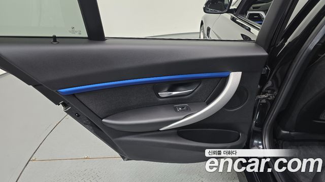 BMW 3-Series 2018 — photo 15