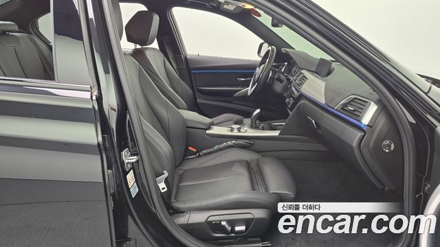 BMW 3-Series 2018 — photo 16