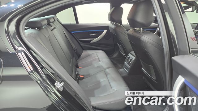 BMW 3-Series 2018 — photo 34