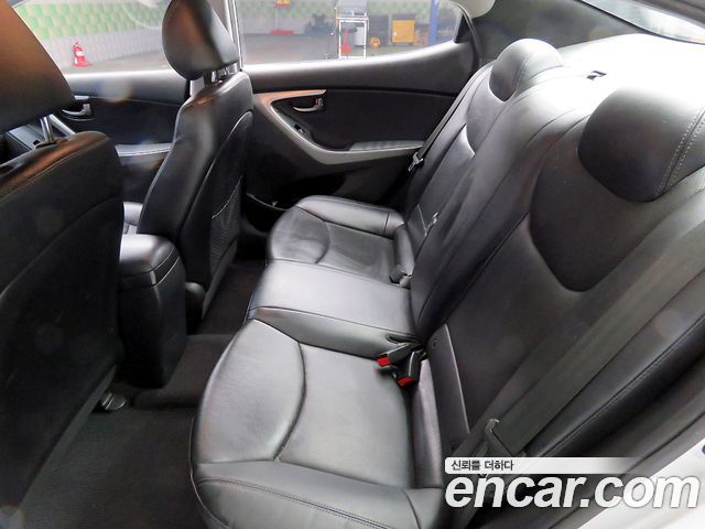 Hyundai AVANTE 2014 — photo 6