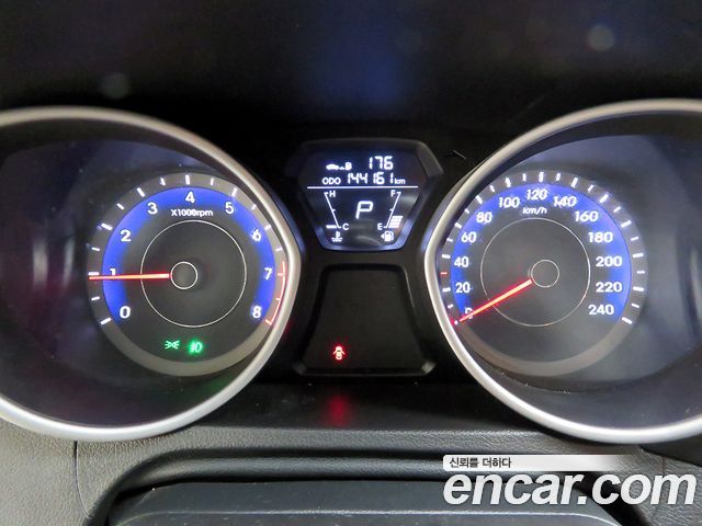 Hyundai AVANTE 2014 — photo 9