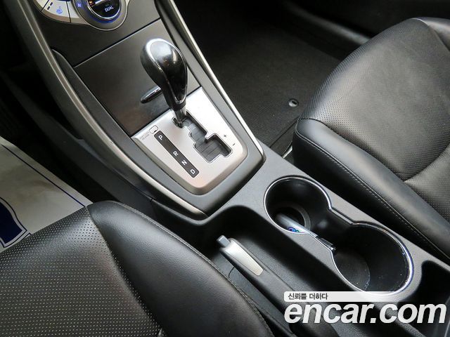 Hyundai AVANTE 2014 — photo 12