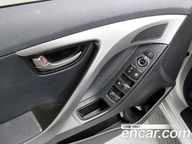 Hyundai AVANTE 2014 — photo 17