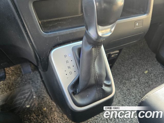 Hyundai Staria 2022 — photo 8