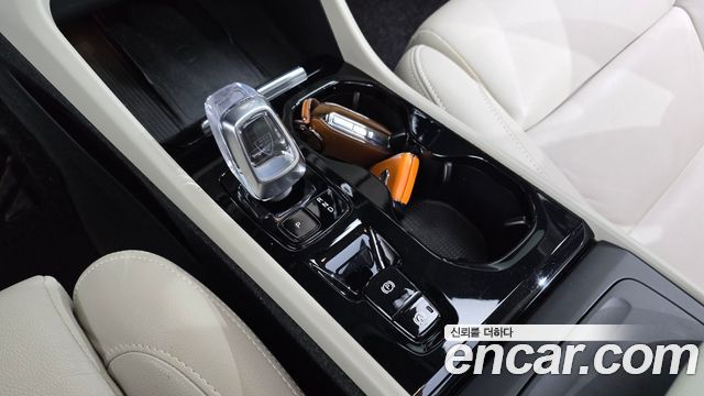Volvo XC40 2024 — photo 12