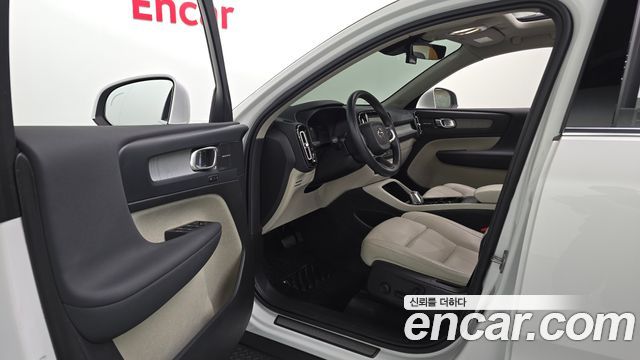 Volvo XC40 2024 — photo 13