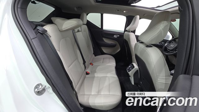 Volvo XC40 2024 — photo 17