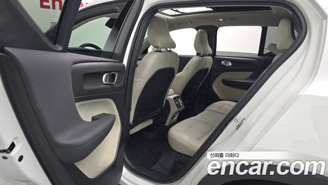 Volvo XC40 2024 — photo 18