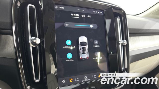 Volvo XC40 2024 — photo 23