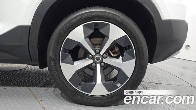 Volvo XC40 2024 — photo 7