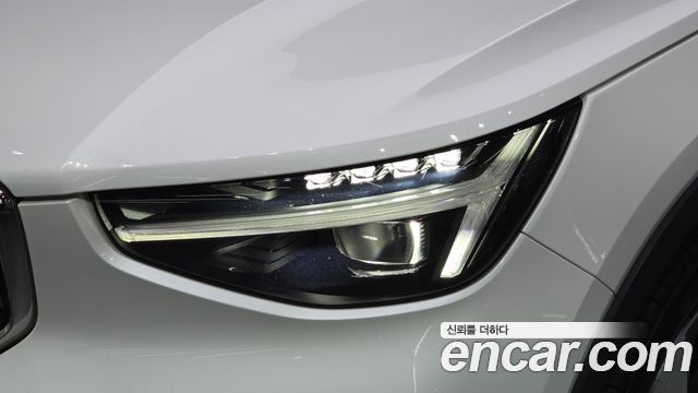 Volvo XC40 2024 — photo 8