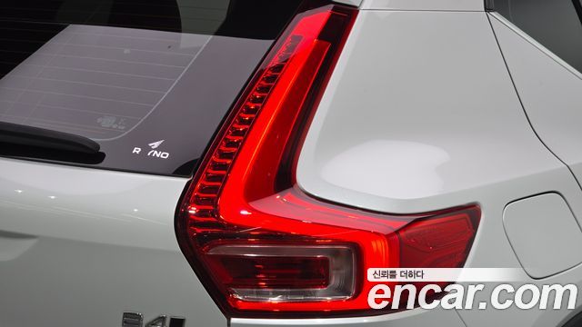 Volvo XC40 2024 — photo 9