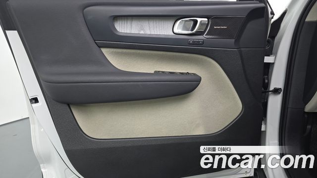 Volvo XC40 2024 — photo 14