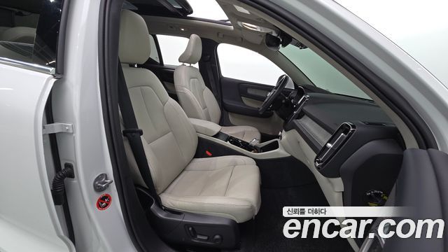 Volvo XC40 2024 — photo 16