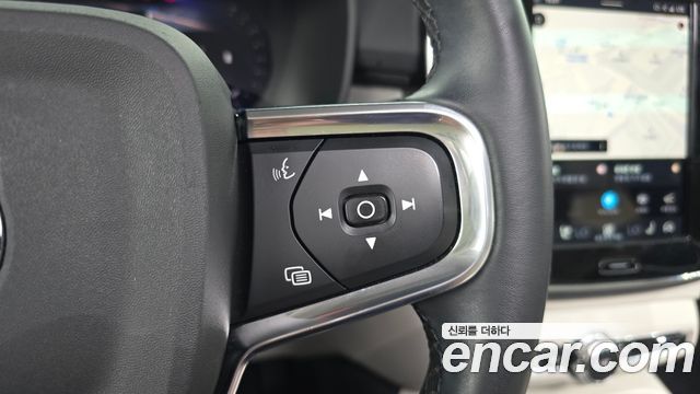 Volvo XC40 2024 — photo 28